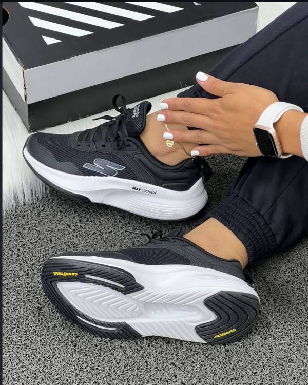 Skechers Max Cushion Black Comfort
