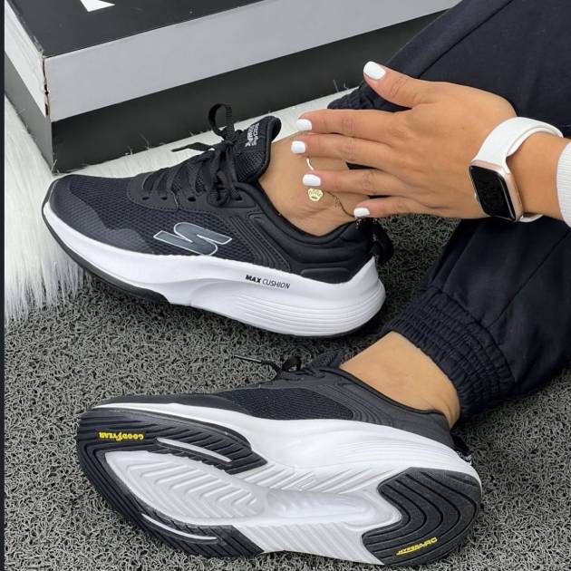 Skechers Max Cushion Black Comfort