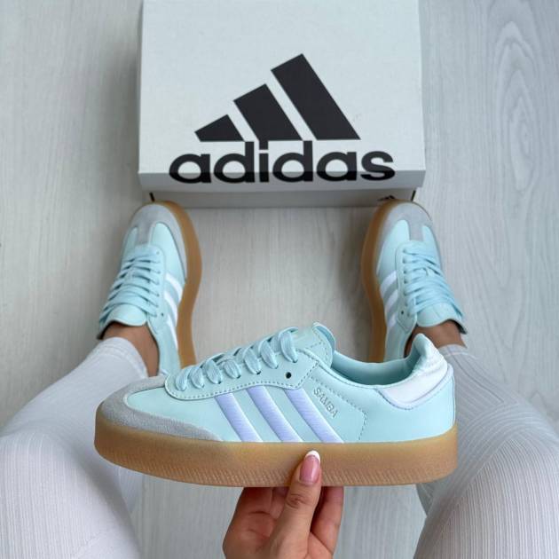 Adidas Samba Azul Pastel con Suela Caramelo