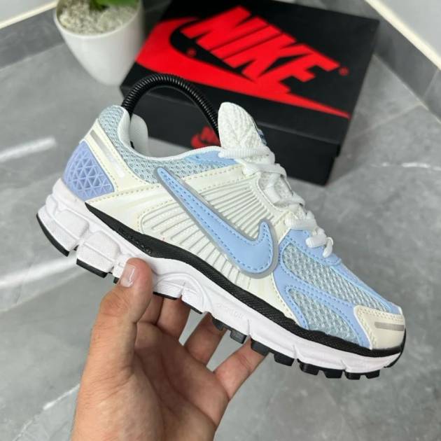 NIKE VOMERO