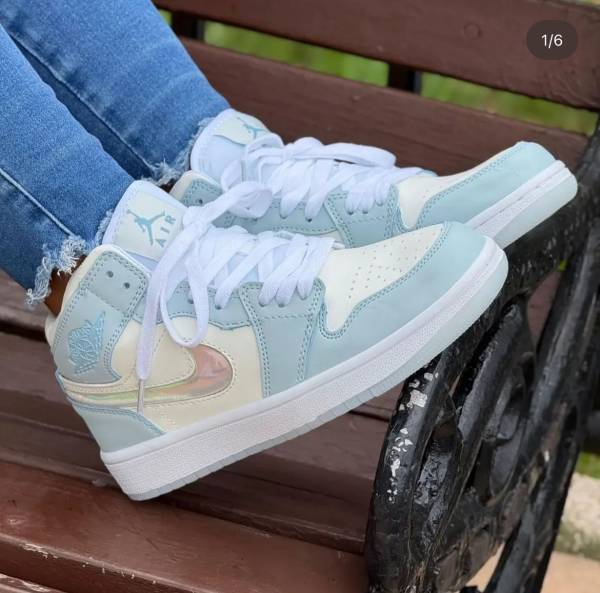 Air Jordan 1 Mid White Metallic Silver