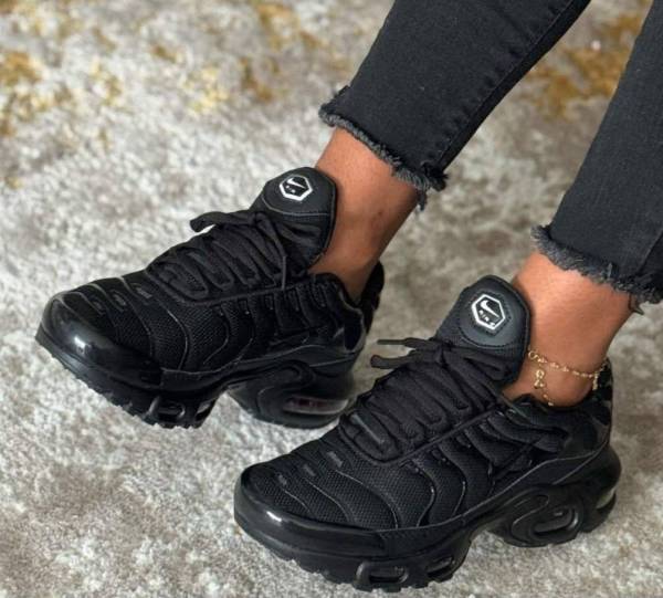 Nike Air Max Plus Triple Black