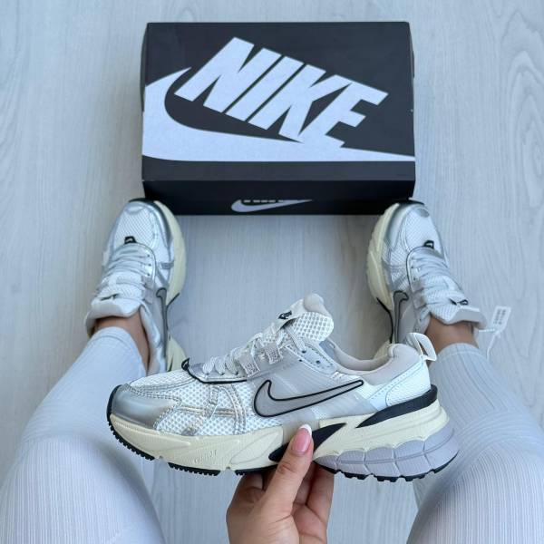 Nike Chunky Blanco/Plateado Unisex – Estilo Urbano y Deportivo - Image 2